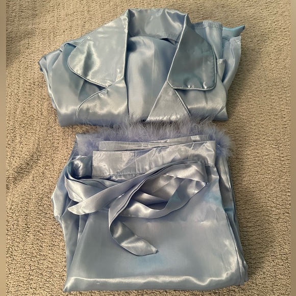 Light Blue Blazer with Collared Neckline and Lightweight Fabric - Picture 13 of 16